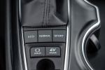 Toyota Camry Hybrid XLE 2017 года (NA)